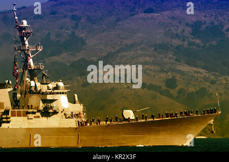 Démonstration de l'USS Milius (DDG 69) sur la Semaine de la flotte à San Francisco, San Francisco Bay, California, USA Banque D'Images