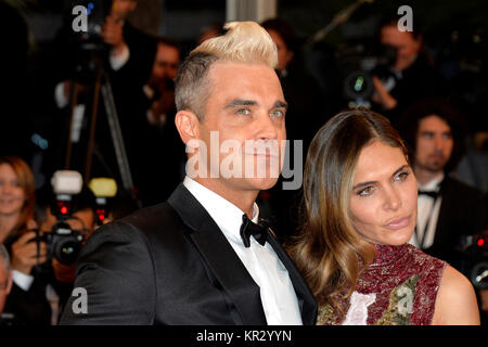 68e édition du Festival du Film de Cannes sur 2015/05/18 : tapis rouge pour le film 'La mer d'arbres". La chanteuse américaine Robbie Williams et son w Banque D'Images