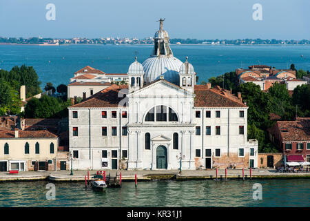 Italie : Venise. À partir du pont de la MS Westerdam croisière exploité par Holland America Line, vue sur l'église de Santa Maria della Presentazion Banque D'Images