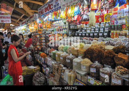 Le marché Ben Thanh à Hô Chi Minh ville. Ce marché très animé est l'un des plus célèbres dans l'ancienne Saigon. Banque D'Images