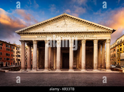 Panthéon la nuit, Rome, Italie Banque D'Images