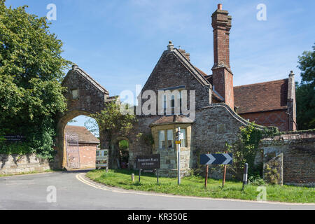 Porte d'entrée à Penshurst Place and Gardens, High Street, Penshurst, Kent, Angleterre, Royaume-Uni Banque D'Images