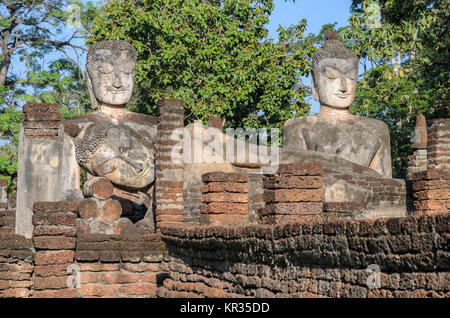 Ancienne statue de bouddha à Kamphaeng Phet Historical Park, Thailand Banque D'Images