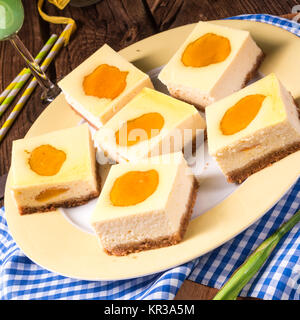 Gâteau au fromage avec peach Banque D'Images