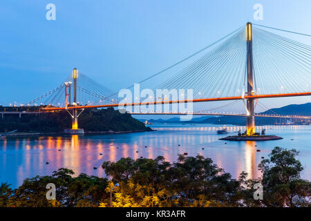 Pont suspendu de l'Hong Kong at night Banque D'Images