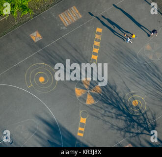 Basket-ball, , Ingenhammershof, joueur des silhouettes, des dessins sur l'asphalte de la rue, peinture, Neumühler road, Paysage, près de Kochstraße Banque D'Images