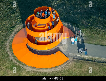 Lippepark Hamm, point de vue sur le tas, en spirale et praticable, d'art, orange vif, Hamm, Ruhr, Rhénanie du Nord-Westphalie, Allemagne, un Lippepark,Hamm Banque D'Images