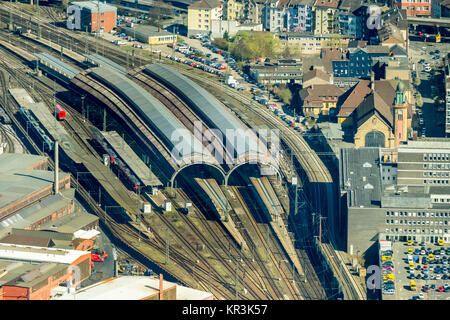 La gare principale de Hagen avec rail halls et plates-formes, Hagen, Ruhr, Rhénanie du Nord-Westphalie, Allemagne, Hagen, Ruhr, Rhénanie du Nord-Westphalie, Allemagne Banque D'Images