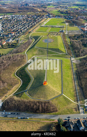 Lippepark Hamm, point de vue sur le tas, en spirale et praticable, d'art, orange vif, Hamm, Ruhr, Rhénanie du Nord-Westphalie, Allemagne, un Lippepark,Hamm Banque D'Images