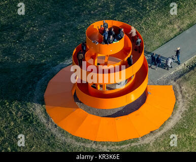 Lippepark Hamm, point de vue sur le tas, en spirale et praticable, d'art, orange vif, Hamm, Ruhr, Rhénanie du Nord-Westphalie, Allemagne, un Lippepark,Hamm Banque D'Images