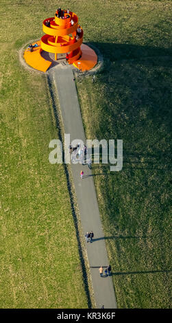 Lippepark Hamm, point de vue sur le tas, en spirale et praticable, d'art, orange vif, Hamm, Ruhr, Rhénanie du Nord-Westphalie, Allemagne, un Lippepark,Hamm Banque D'Images