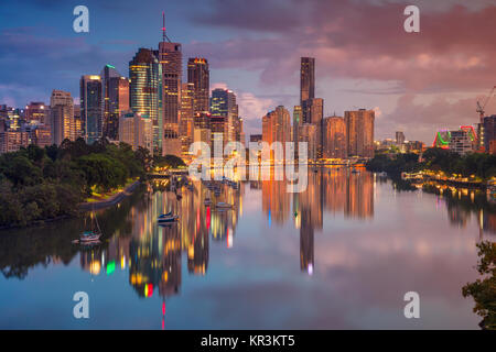 Brisbane. Cityscape image de Brisbane, Australie skyline pendant le lever du soleil. Banque D'Images