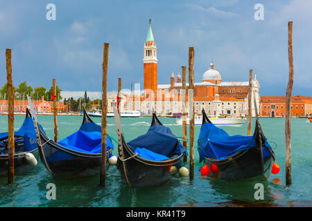 Gondoles de lagune de Venise après la tempête, Italia Banque D'Images