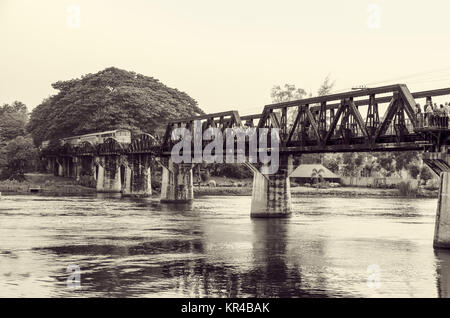 Le noir et blanc le pont de la Rivière Kwai Banque D'Images