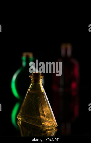 Trois bouteilles sur noir Banque D'Images