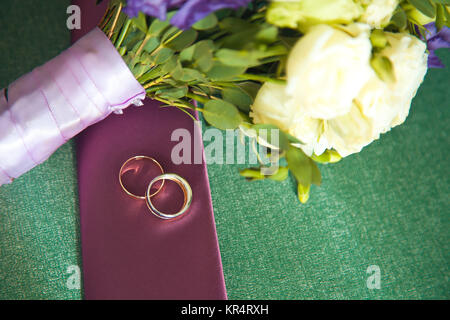 Mariage délicat contexte avec joints toriques et Fleur de renoncule Banque D'Images