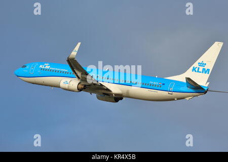 Air France KLM Boeing 737 PH-BXS décollant de l'aéroport Heathrow de Londres, UK Banque D'Images