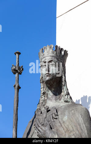 Statue de sainte reine Jadwiga sur l'autel trois millénaires, l'Église le Skalka, Cracovie, Pologne. Banque D'Images