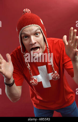 Photo d'une Swiss sports fan fou de son équipe. Banque D'Images