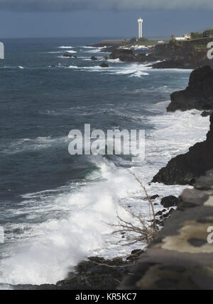 Le phare près du petit village de la bombilla sur la côte Atlantique sur La Palma dans les îles Canaries, Espagne, représenté sur 26.11.2017. Dans le monde d'utilisation | Banque D'Images