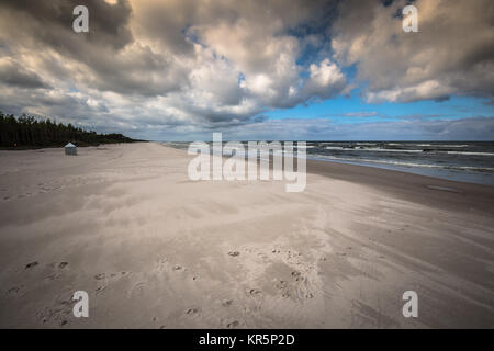 Vue d'une belle plage de sable de la ville de la mer baltique,leba, Pologne Banque D'Images