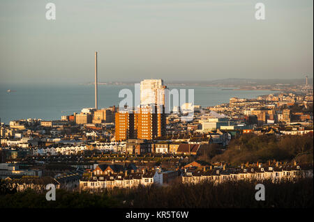 Brighton, East Sussex. Au 18 décembre 2017. Météo britannique. Un froid glacial et clair de commencer la journée à Brighton, East Sussex. Le reste de la journée semble devoir rester ensoleillé. Credit : Francesca Moore/Alamy Live News Banque D'Images