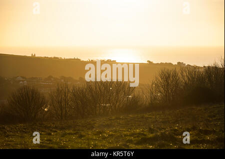 Brighton, East Sussex. Au 18 décembre 2017. Météo britannique. Un froid glacial et clair de commencer la journée à Brighton, East Sussex. Le reste de la journée semble devoir rester ensoleillé. Credit : Francesca Moore/Alamy Live News Banque D'Images