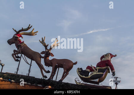 Londres, Royaume-Uni. Dec 18, 2017. Les rennes et le père Noël au Winter Wonderland à Hyde Park Crédit : amer ghazzal/Alamy Live News Banque D'Images