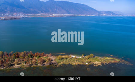 Dali. Dec 18, 2017. Photos prises le 18 décembre 2017 montre les paysages à Haishe park dans la préfecture autonome Bai de Dali. Credit : Hu Chao/Xinhua/Alamy Live News Banque D'Images