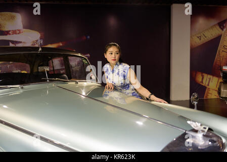 24 avril 2016, Mianyang, province de Sichuan, en Chine. Avec le développement rapide de l'économie de la Chine, un homme du nom de Wang Di collection de voitures de luxe étrangères Banque D'Images