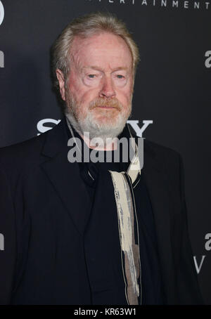 Los Angeles, USA. Dec 18, 2017. Ridley Scott - administrateur assiste à la première de Sony Pictures Entertainment's 'tout l'argent dans le monde" à Samuel Goldwyn Theatre le 18 décembre 2017 à Beverly Hills, Californie Crédit : Tsuni/USA/Alamy Live News Banque D'Images