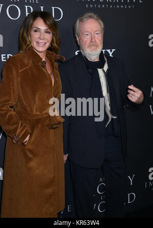 Los Angeles, USA. Dec 18, 2017. Ridley Scott - directrice et femme 024 assiste à la première de Sony Pictures Entertainment's 'tout l'argent dans le monde" à Samuel Goldwyn Theatre le 18 décembre 2017 à Beverly Hills, Californie Crédit : Tsuni/USA/Alamy Live News Banque D'Images