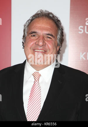 Westwood, ca. Dec 18, 2017. Jim Gianopulos, à Paramount Pictures Projection spéciale de 'Downsizing' au Regency Village Theatre, à Westwood, en Californie le 18 décembre 2017. Credit : Faye Sadou/media/Alamy Punch Live News Banque D'Images