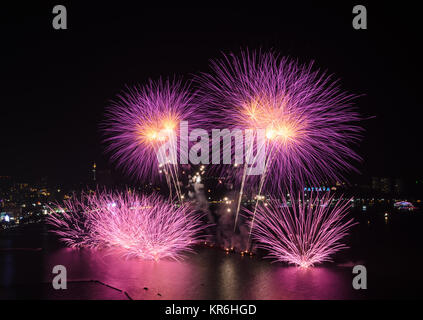 D'artifice rose à Pattaya, Thaïlande Banque D'Images
