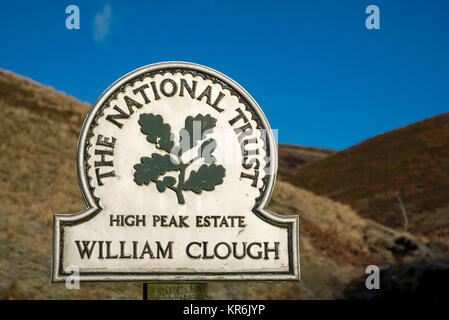 National Trust signe pour William Clough près de fauche dans le Peak District, Derbyshire, Angleterre. Banque D'Images