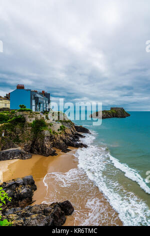 Vue depuis l'esplanade de la baie sud de la côte du Pembrokeshire, Tenby, Pays de Galles. Banque D'Images