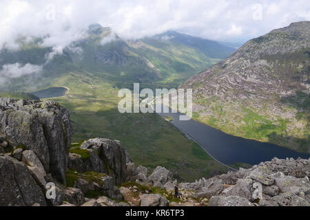 Llyn Ogwen, vue sur le lac depuis le mont Tryfan, Galles, Royaume-Uni Banque D'Images