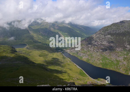 Llyn Ogwen, vue sur le lac depuis le mont Tryfan, Galles, Royaume-Uni Banque D'Images