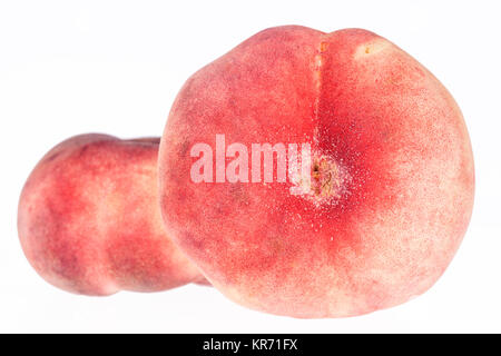 Fruits de Saturne Peach isolé sur fond blanc Banque D'Images