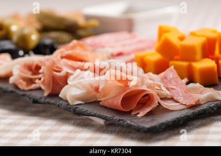 Assorted cold cut platter Banque D'Images