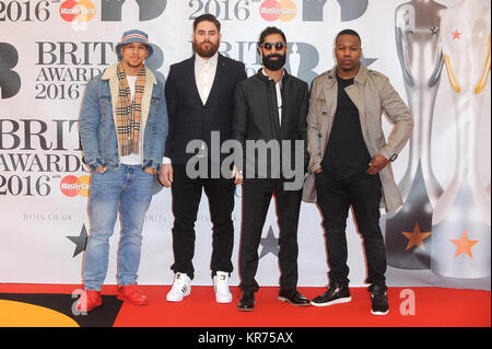 Assister à la rudimentaire Brit Awards 2016 à l'O2 Arena de Londres. 24 février 2016 © Paul Treadway Banque D'Images