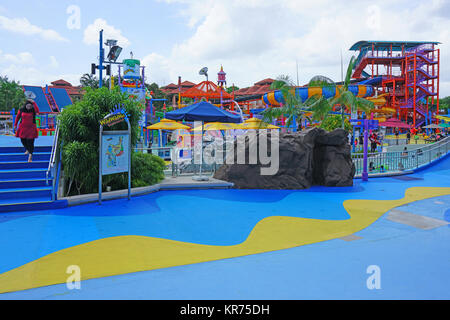 Vue sur le Wild Wild Wet, le plus grand parc aquatique à Singapour, situé dans le centre-ville est à Pasir Ris Banque D'Images