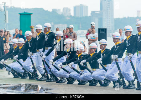 Pattaya, Thaïlande - 15 novembre 2017 : démonstration de la marine thaïlandaise plaqués percer sur le 50e anniversaire de la Revue internationale de la flotte de l'ASEAN 2017 Banque D'Images