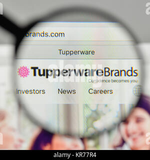 Milan, Italie - 1 novembre, 2017 : Tupperware Brands logo sur la page d'accueil du site. Banque D'Images