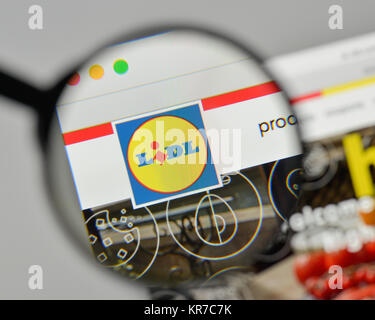 Milan, Italie - 1 novembre, 2017 : Lidl logo sur la page d'accueil du site. Banque D'Images