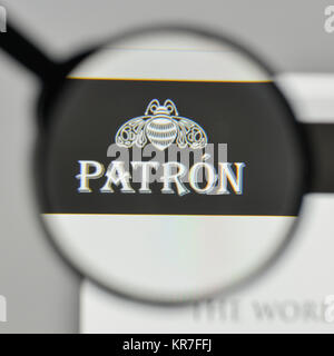 Milan, Italie - 1 novembre, 2017 : Spiritueux Tequila Patron logo sur la page d'accueil du site. Banque D'Images