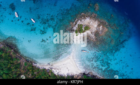 Vue aérienne de l'île de Racha noi, Tropical Beach à Phuket au sud de la Thaïlande Banque D'Images