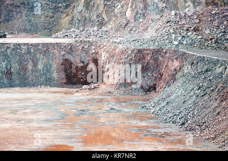 En vue d'une carrière de porphyre de l'industrie de la mine. Banque D'Images