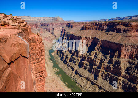 Toroweap donnent sur le Parc National du Grand Canyon, Arizona, USA. C'est 3000 pieds au-dessus de la rivière Colorado, dans le droit de la partie supérieure. Banque D'Images