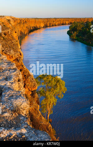 Les falaises de la rivière Murray au coucher du soleil, Big Bend, Murray River, Australie du Sud, Australie Banque D'Images